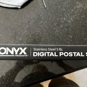 Onyx Postal scale + 5 rolls of labels